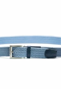 Tkańszy niebieski pasek z metalową klamrą w kolorze srebrnym, z skórzanym akcentem i teksturowanym wykończeniem. Regulowana długość dla różnych rozmiarów.