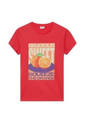 Rotes T-Shirt mit kurzen Ärmeln mit grafischer Darstellung einer ganzen und einer halben Orange und dem Text „Delicious Sweet Squeeze The Orange“ auf der Vorderseite.