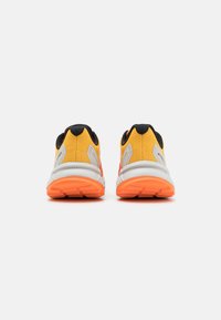 Adidas Terrex SOULSTRIDE - Tenisice za trail trčanje - amber tint/grey one/semi spark