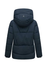 Marineblauwe pufferjas met een afneembare capuchon, gequilt ontwerp en een klassieke pasvorm. Inclusief een logo-accent op de achterkant van de nek.