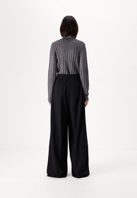 Vero Moda Tall VMLIVA SUPER WIDE PANTS - Nohavice - black
