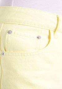 Bik Bok Farkkushortsit - yellow