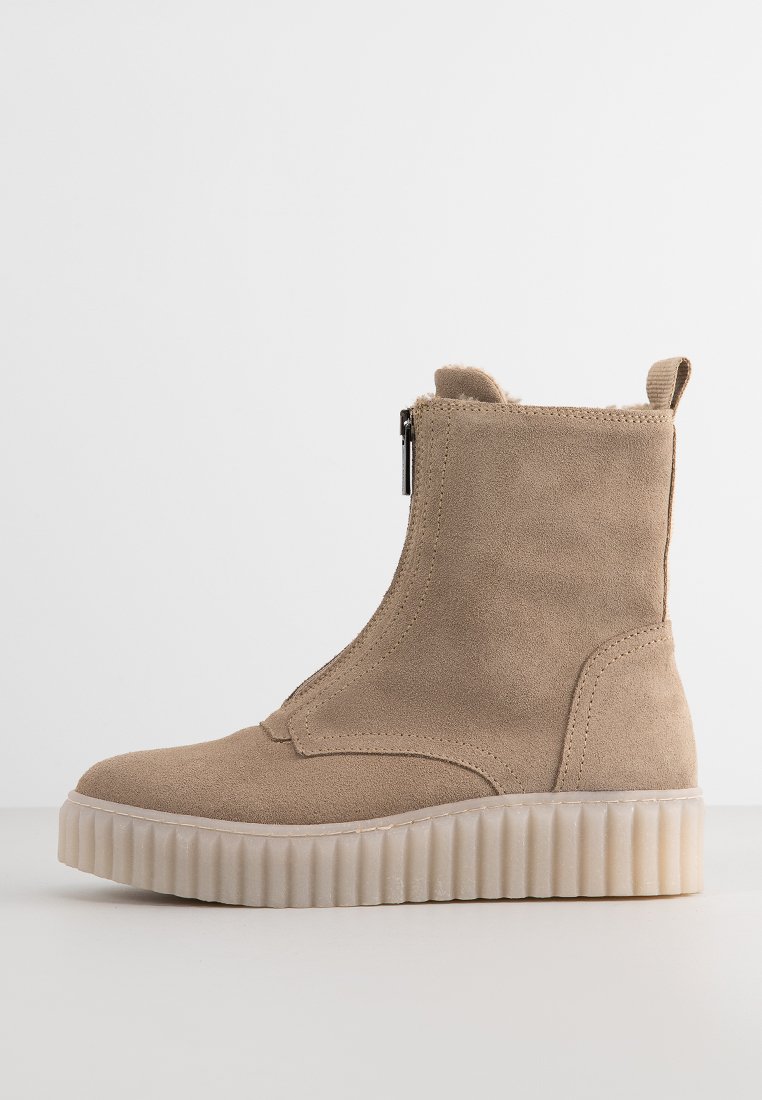 Botine cu platformă