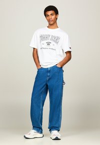 Tommy Jeans ARCHIVE LOGO - Camiseta estampada - white