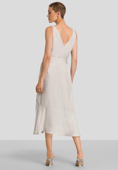 IVY OAK NELE - Freizeitkleid - champagner
