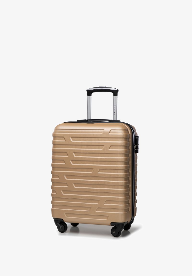 Valigia rigida di colore oro metallizzato, con superficie texturizzata e rigonfiata, manico retrattile, ruote nere e chiusura con zip.