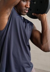ICANIWILL STRIDE SLEEVELESS MEN - Felső - navy