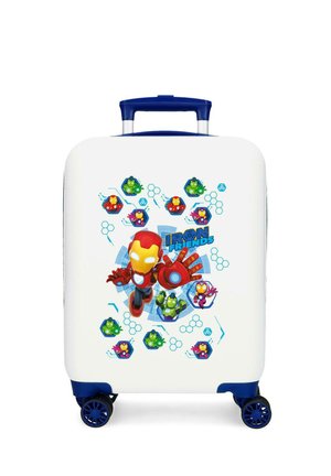 Maleta blanca con asa y ruedas azules, decorada con coloridos personajes de dibujos animados de Iron Man y sus amigos en patrones hexagonales.