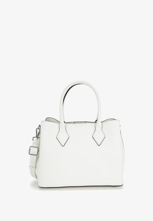 Witte leren handtas met twee bovenste handvatten, verstelbare schouderriem en zilverkleurige hardware, afgebeeld tegen een witte achtergrond.