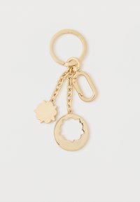 Arany kulcstartó, amely kör alakú és csillag formájú pendantokból áll, lánccal összekapcsolva, fényes fémes felülettel és csatoló elem a rögzítéshez.