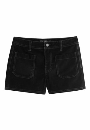 Schwarze Jeansshorts im klassischen Schnitt, mit zwei Gesäßtaschen, Kontrastnähten und einem vorderen Knopfverschluss. Glatte Textur.