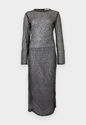 Schwarzes, langärmliges, bodenlanges Kleid aus strukturiertem, transparentem Stoff mit Pailletten in geometrischem Muster und einem Reißverschluss im Rücken.