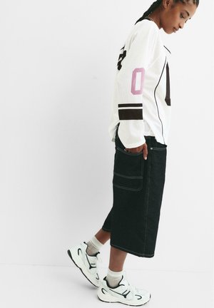 RETRO - Športni copati - white