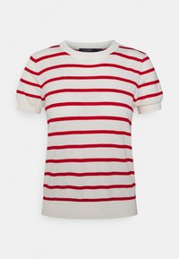 Camiseta de punto de manga corta en crema con rayas rojas horizontales, cuello redondo y puños y dobladillo acanalados. Textura suave, diseño casual.