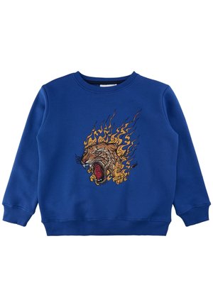 Niebieska bluza z detalicznie haftowanym tygrysem otoczonym płomieniami w kolorze pomarańczowym i żółtym, z prążkowanymi mankietami i dołem.