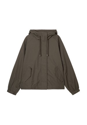 Giacca verde oliva scuro con cappuccio, polsini elasticizzati, due tasche frontali e un taglio dritto. Realizzata in un materiale leggero.