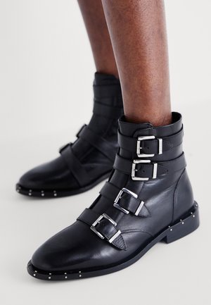 Botines camperos - black