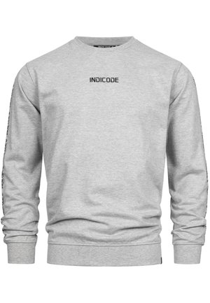 Grauer Sweatshirt aus weichem Stoff, mit Rundhalsausschnitt, langen Ärmeln und "INDICODE"-Logo auf der Brust sowie Text entlang der Ärmel.