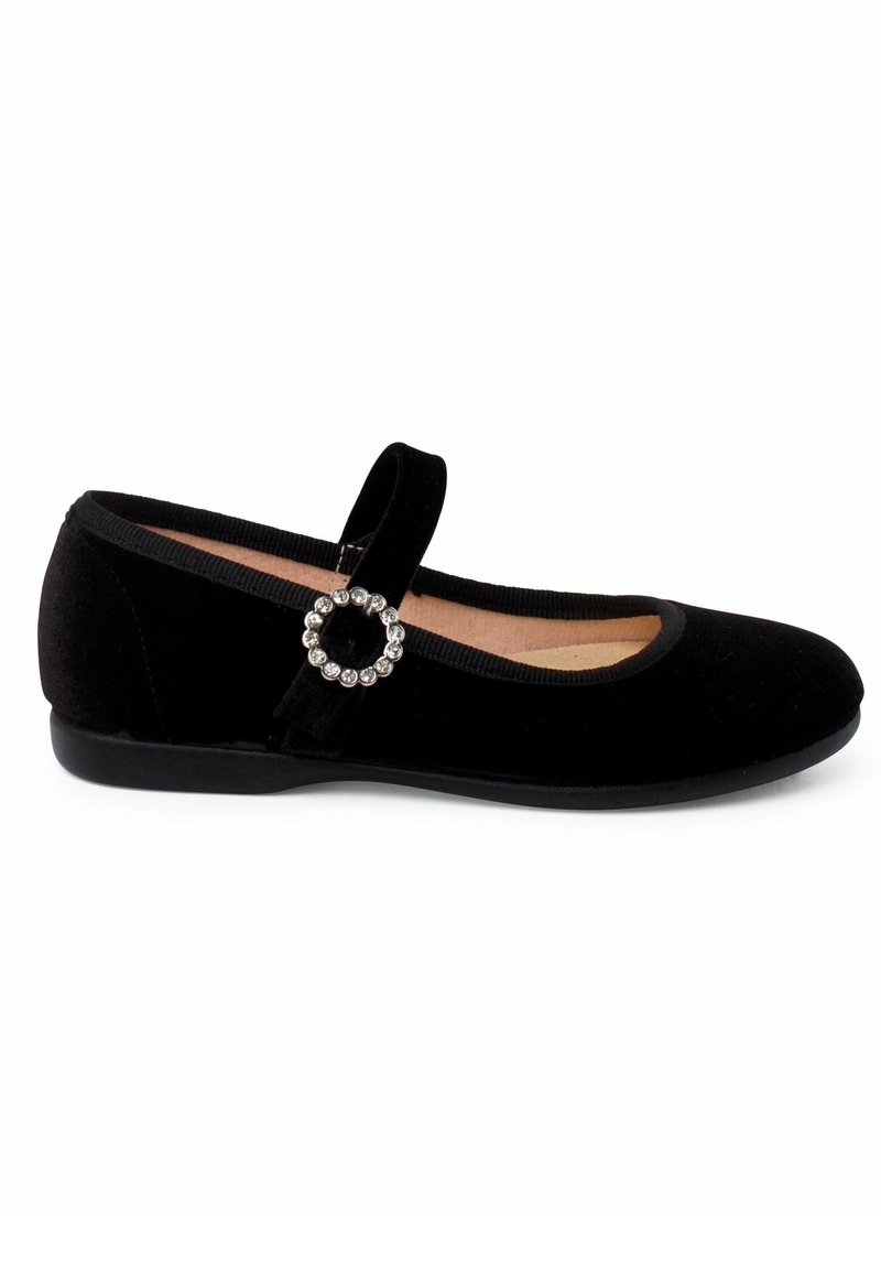 Scarpa Mary Jane in velluto nero con dettaglio di fibbia rotonda in strass e fascia elastica, dotata di una suola piatta nera e una morbida fodera interna.