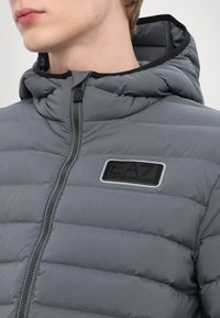 EA7 Emporio Armani GIACCA PIUMINO - Piumino - iron gate