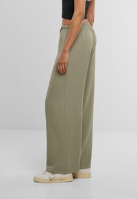 Urban Classics STRUCTURED WIDE - Bukse - paleolive
