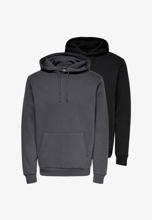 Zwei schlichte Kapuzenpullover mit Kängurutaschen, einer dunkelgrau vorne und einer schwarz dahinter, auf weißem Hintergrund präsentiert.