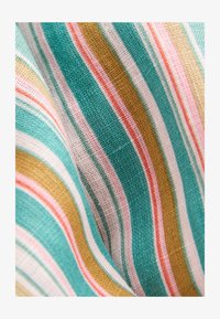 Vybráno, green stripe