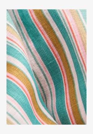 Textiel met teal, roze en gouden strepen, met een gestructureerde weving. De strepen variëren in breedte, wat een dynamisch visueel patroon creëert.