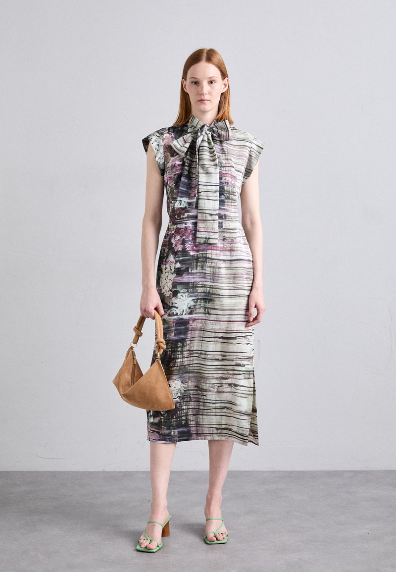 Jupe En Soie Alberta Ferretti - Taille 38, Beige Clair - Très Bon état