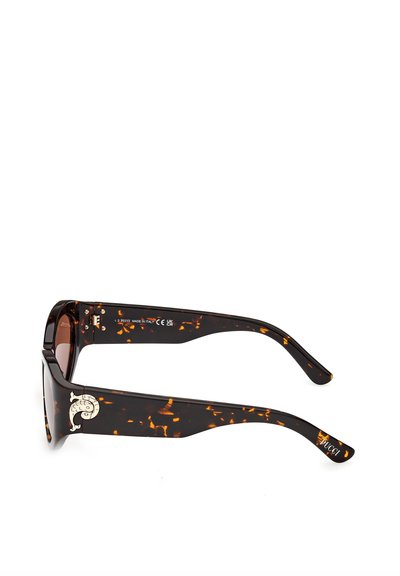 Solbriller med skildpadde-mønster, tykke arme, guldemblem på stellet og "Pucci"-logo på den ene armeende, vist i profil.