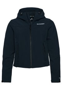 Marinblå softshell-jacka med dragkedja fram, justerbar huva, två fickor på sidan med dragkedja och diskret logotyp på bröstet och ärmen.
