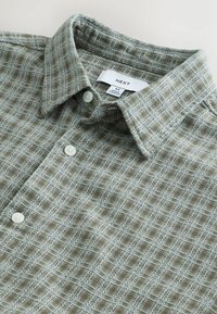 REGULAR FIT - TEXTURED CHECK SHORT SLEEVE - Marškiniai - green