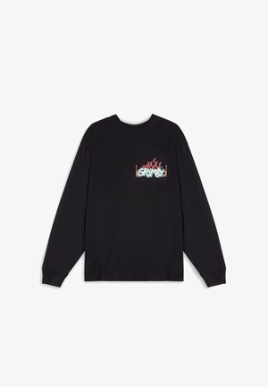 Zwarte longsleeve sweatshirt met een ronde hals en een kleurrafische "GRIMY" opdruk met vlammen aan de voorkant links. Zacht katoenen materiaal.