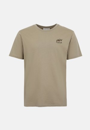 Μπεζ βαμβακερό κοντομάνικο T-shirt με στρογγυλή λαιμόκοψη και μικρό λογότυπο ελιάς με το κείμενο «Puglia Italia» στο αριστερό στήθος.