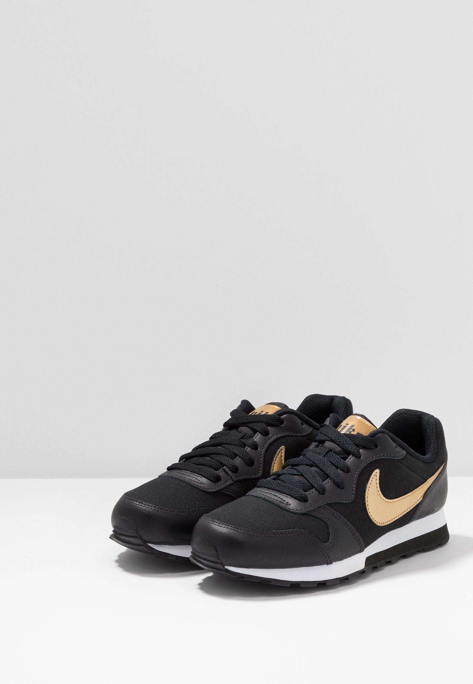 nike md runner 2 black gold