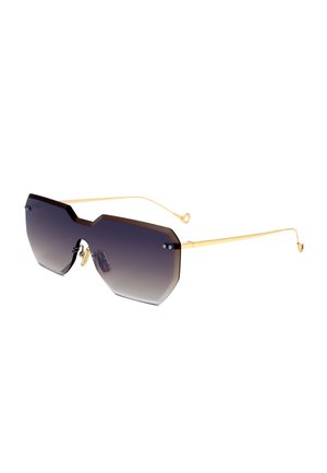 Occhiali da sole oversize a scudo con lenti geometriche a sfumatura scura e sottili aste in metallo dorato con estremità curve.