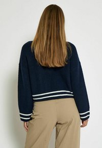 PEPPERCORN KAMILLA - Neuletakki - black iris