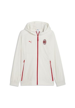 Biała kurtka z kapturem z czerwonym zamkiem, czerwone logo Puma na prawej piersi oraz herb klubu piłkarskiego AC Milan na lewej piersi.