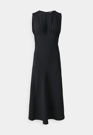 Crna haljina bez rukava s uskim korzetom, naborima sprijeda i lepršavom suknjom. Glatka tkanina s umjerenim dekolteom.