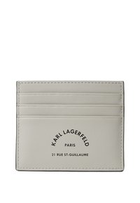 Szary skórzany portfel na karty z czterema slotami i wytłoczonym tekstem logo. Prosty design, gładka tekstura i kontrastowe czarne przeszycia.