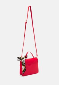 Pieces PCABBELIN CROSS BODY - Handbag - fiery red detail/black