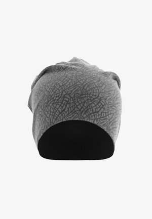 Căciulă gri cu un model abstract, având o textură mată și un margine inferioară solidă neagră. Material moale, elastic, cu o croială lejeră.