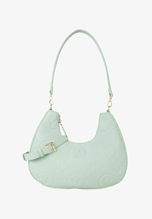 Sac à main vert clair en forme de croissant avec logos circulaires embossés et fleurs, bandoulière amovible et détail de boucle dorée.