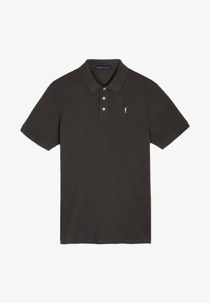 Polo noir à manches courtes avec col, trois boutons et petit logo de golfeur blanc brodé sur le côté gauche de la poitrine.