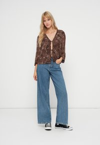 Abercrombie & Fitch TIE FRONT BLOUSE  - Bluza - beige