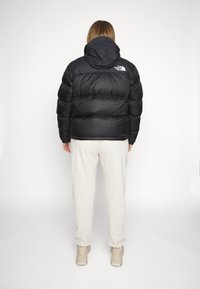 The North Face PLUS 1996 RETRO NUPTSE JACKET - Casaco de penas - black