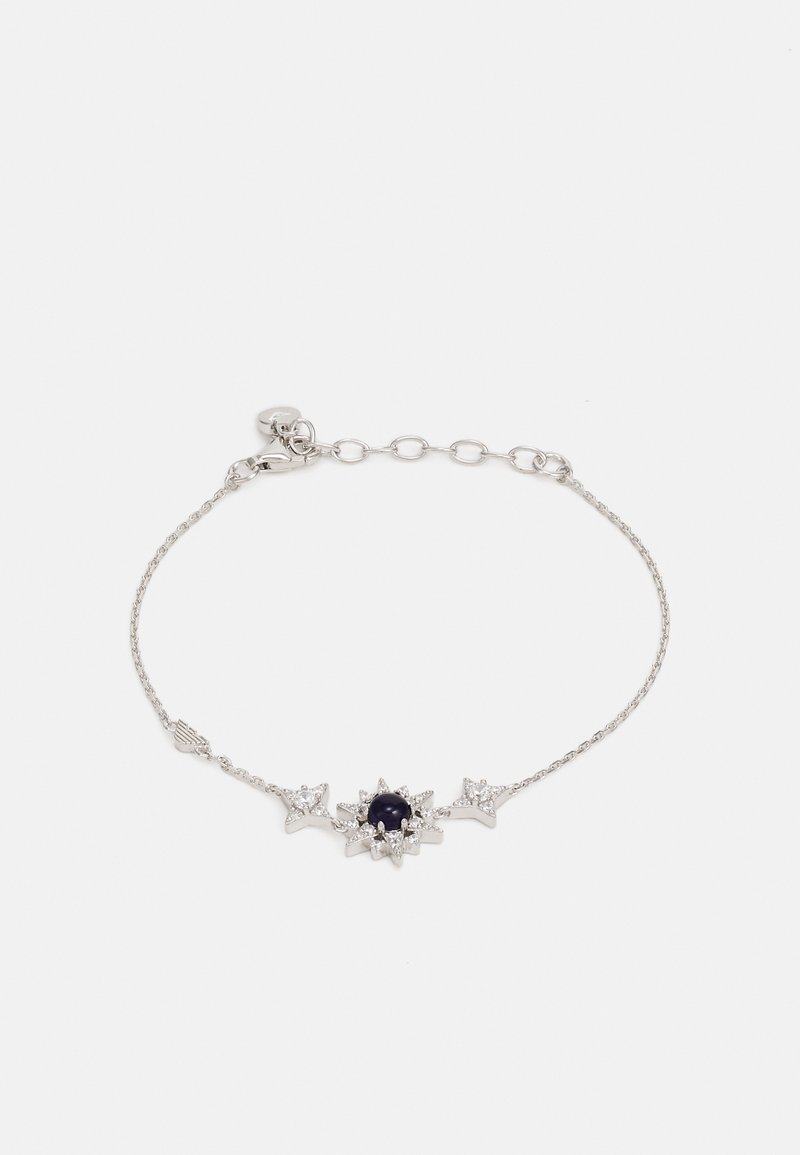 Silverkedja armband med en central mörk ädelsten omgiven av stjärnformade detaljer med klara diamanter.