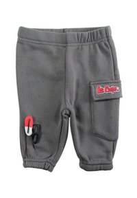 Pantalon de jogging en coton gris avec taille élastique, poche latérale et garnitures décoratives en noir, rouge et blanc.