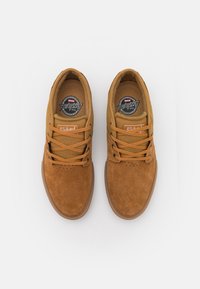 Globe MAHALO - Sapatilhas - nutmeg