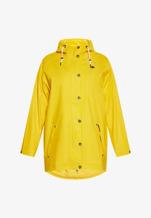 Impermeable amarillo hecho de material brillante, con capucha, botones a presión en el frente y dos bolsillos laterales con cremallera. Logo negro en el pecho.